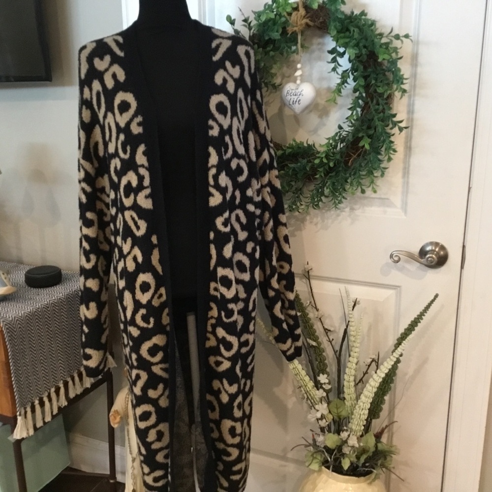 CBrand 100% Nylon Leopard Print Cardigan